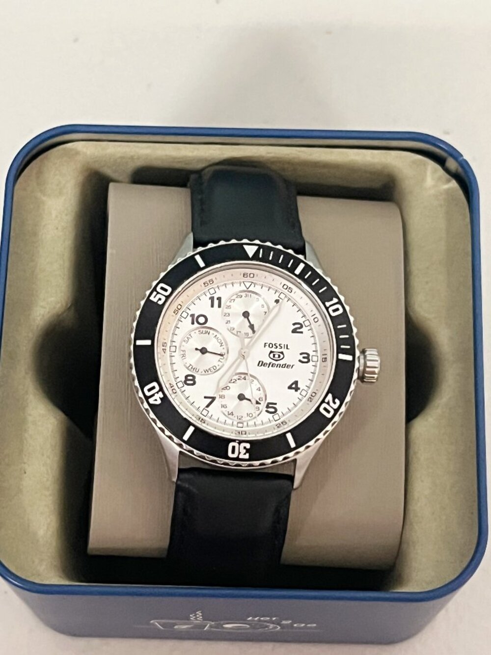 Fossil Men's Defender DEC1006 Sport Dive Watch, White Dial, Black Leather Strap